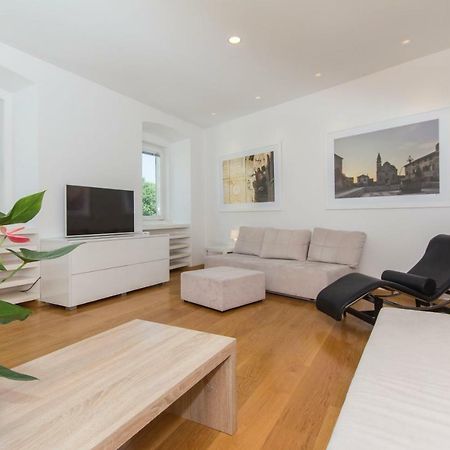 PUY Appartment In Center With Parking מראה חיצוני תמונה