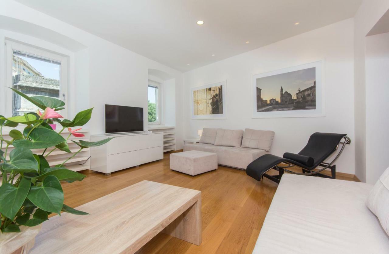 PUY Appartment In Center With Parking מראה חיצוני תמונה